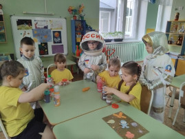12 апреля наша страна отмечает День Космонавтики. 12 апреля наша страна отмечает День Космонавтики.