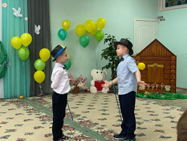 На улице еще лежит снег, а по календарю уже весна! На улице еще лежит снег, а по календарю уже весна!.