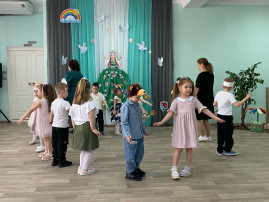 Весна- это пора возрождения природы и начала новой жизни. Весна- это пора возрождения природы и начала новой жизни.